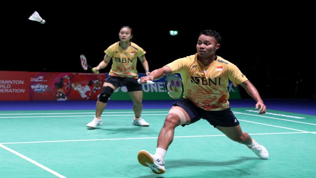 Ganda campuran Rehan Naufal Kusharjanto/Lisa Ayu Kusumawati masuk ke babak perempat final All England 2023 berbekal kemenangan dua gim langsung atas unggulan keempat Thom Gicquel/Delphine Delrue dari Prancis, Kamis. (ANTARA/HO-PP PBSI)