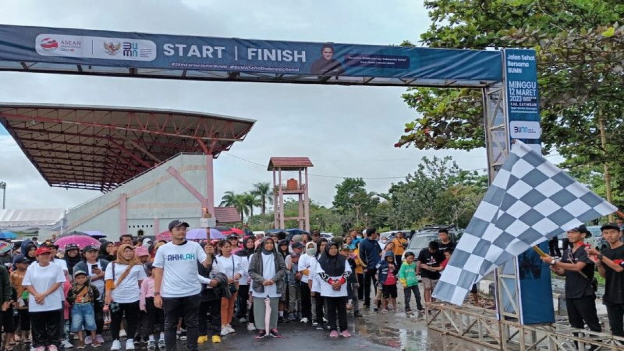 Ribuan masyarakat meramaikan jalan sehat BUMN Pupuk Indonesia di Kalimantan Tengah. ANTARA/ HO-Pupuk Indonesia.