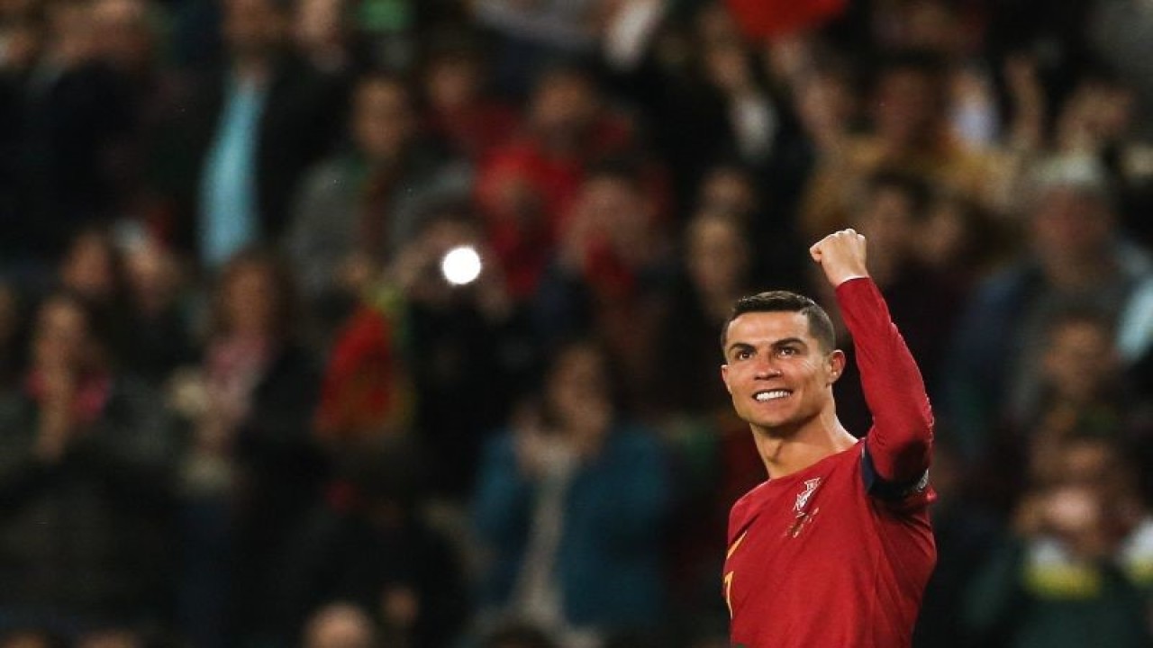 Selebrasi Cristiano Ronaldo setelah mencetak gol ketiga timnas Portugal dalam pertandingan kualifikasi Piala Dunia 2024 lawan Liechtenstein di Jose Alvalade pada 24 Maret 2023. ANTARA/AFP/CARLOS COSTA