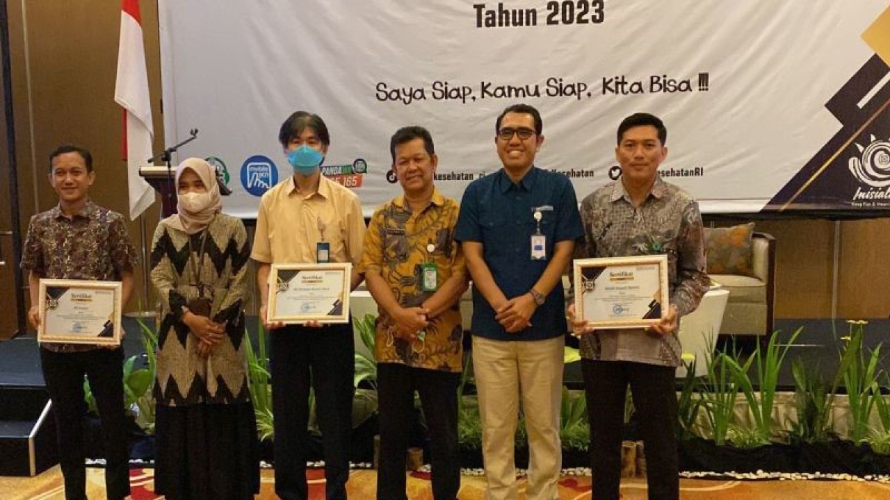 RSUD Depati Bahrin Sungailiat Bangka memperoleh penghargaan dari BPJS kesehatan (ANTARA/Kasmonp)