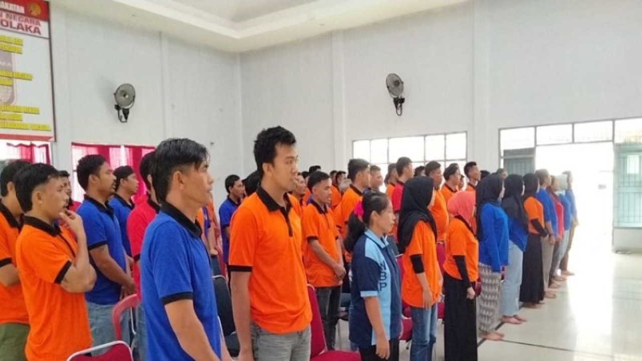 Warga binaa di Rutan Kelas IIB Kolaka saat mengikuti penyuluhan hukum dari BNNK Kolaka terkait dengan bahaya narkoba di Kolaka, Sulawesi Tenggara, Kamis (9/3/2023). ANTARA/Darwis Sarkani