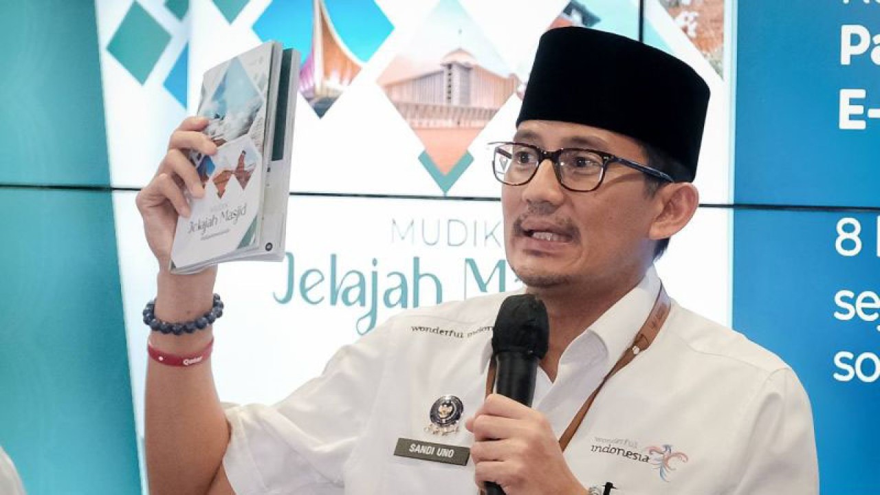 Kementerian Pariwisata dan Ekonomi (Kemenparekraf) meluncurkan e-Booklet "Mudik Jelajah Masjid #DiIndonesiaAja" dalam rangka menyambut musim mudik dan libur Lebaran 2023, dalam "The Weekly Brief With Sandi Uno" di Gedung Sapta Pesona, Jakarta Pusat, Senin (27/3/2023). ANTARA/HO-Humas Kemenparekraf
