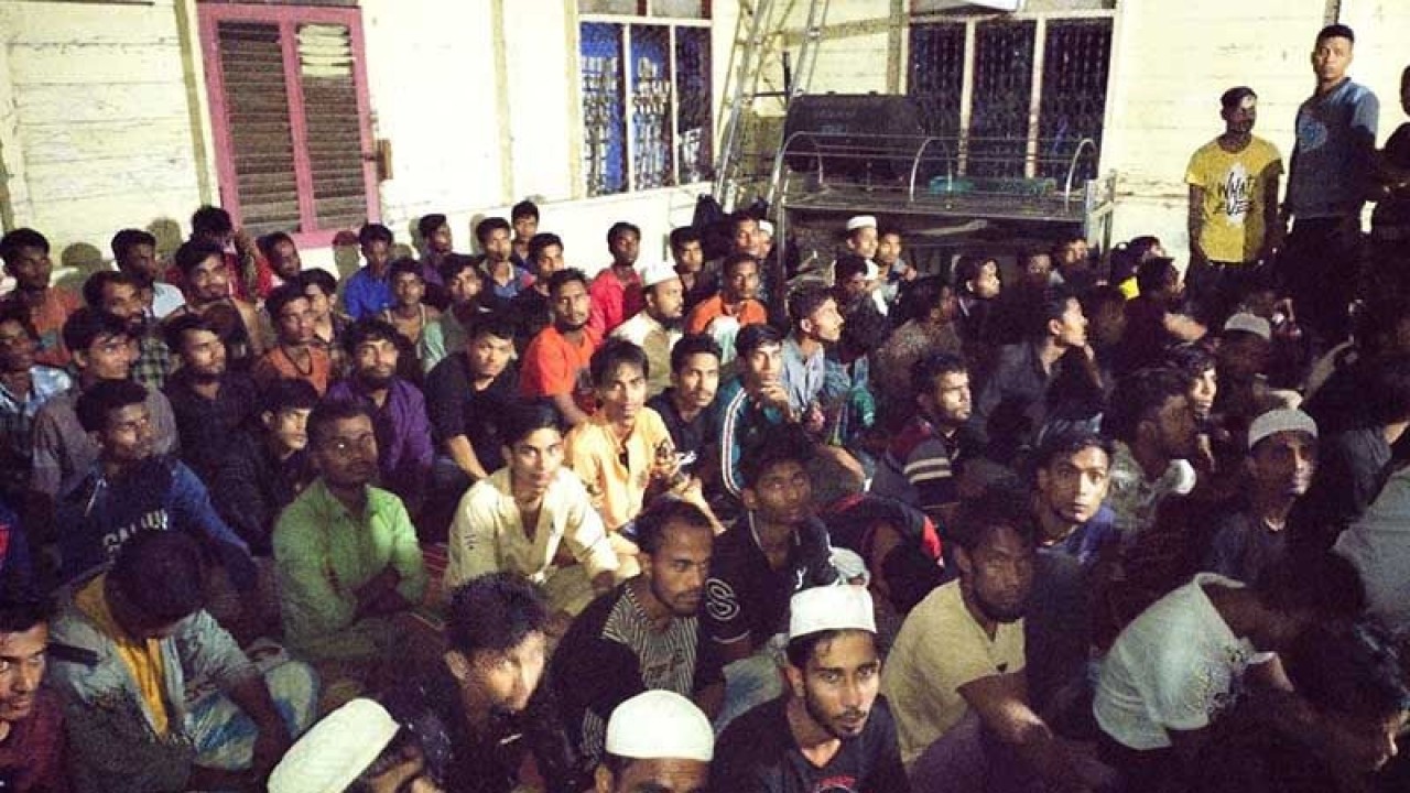 Imran Rohingya di Kompleks Masjid Raudahatul Jannah di Matang Peulawi, Kecamatan Pereulak, Kabupaten Aceh Timur, Senin (27/3/2023). ANTARA/Hayaturrahmah