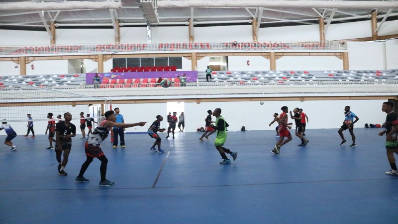 Para pemain saat mengikuti tahapan seleski di venue bola voli di Kota Jayapura (ANTARA/HO-Humas PBVSI Papua)