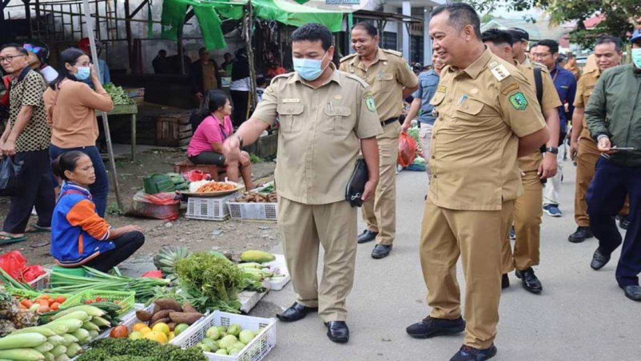 Sidak pasar di Bengkayang (ANTARA/Wati)