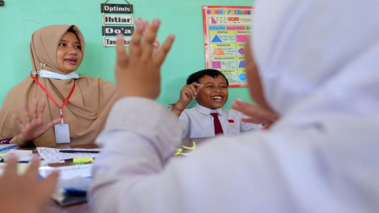 Siswa SDN 2 Kelisir, Siliragung, Banyuwangi dilatih pembelajaran matematika metode "Smart Gasing". Rabu (8/3/2023) ANTARA/HO-Humas Pemkab Banyuwangi