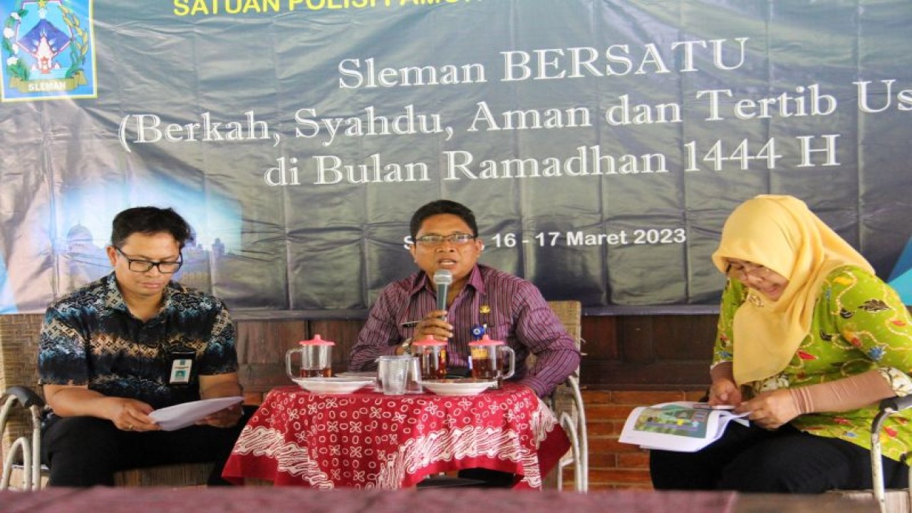 Satpol PP Kabupaten Sleman melakukan sosialisasi terkait Peraturan Bupati Sleman Nomor 12 tahun 2023 tentang pelaksanaan usaha hiburan, spa, game net, rumah makan, restoran, hotel, pusat perbelanjaan pada Bulan Ramadan dan Hari Raya Idul Fitri kepada para pelaku usaha terkait di Sleman, Kamis (16/3/2023). ANTARA/HO-Dinas Kominfo Sleman