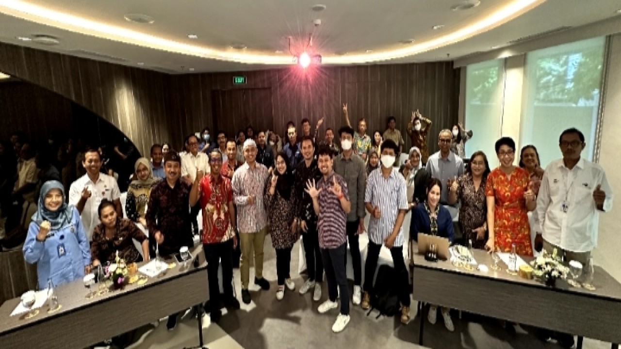 Para narasumber dan peserta kegiatan Sosialisasi Perppu Nomor 2 Tahun 2022 tentang Cipta Kerja untuk Sektor Penyelenggaraan Pos dan Penyiaran yang digelar Kementerian Komunikasi dan Informatika (Kominfo) melalui Direktorat Jenderal Penyelenggaraan Pos dan Informatika, berfoto bersama/ist