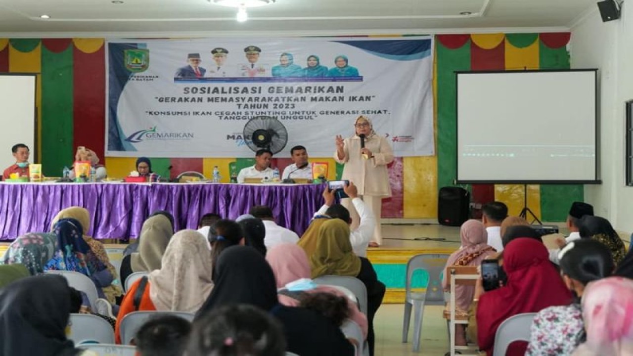Wakil Gubernur Kepri Marlin Agustina saat menghadiri Sosialisasi Gerakan Memasyarakatkan Makan Ikan (Gemarikan) di Aula SMPN 9 Kecamatan Sagulung, Kota Batam (FOTO ANTARA/HO-Pemkot Batam)