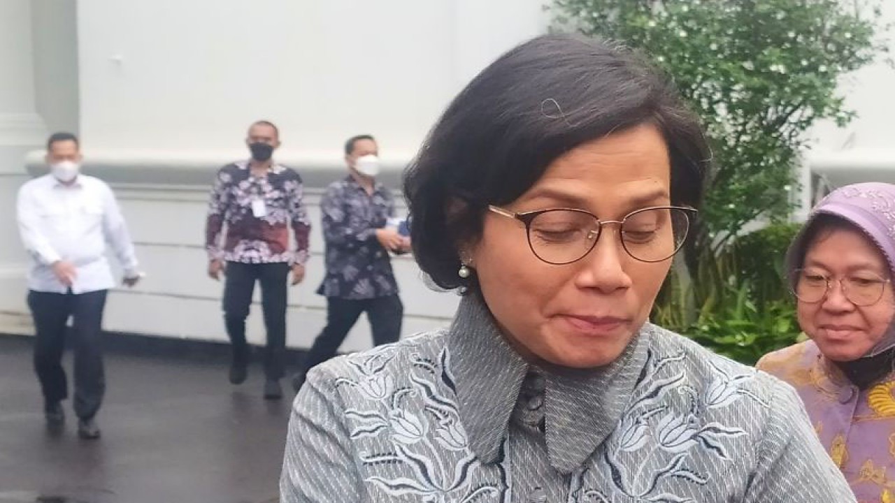 Menteri Keuangan Sri Mulyani Indrawati setelah sidang kabinet paripurna di Kompleks Istana Kepresidenan, Jakarta, Kamis (2/3/2023). (ANTARA/Indra Arief Pribadi)