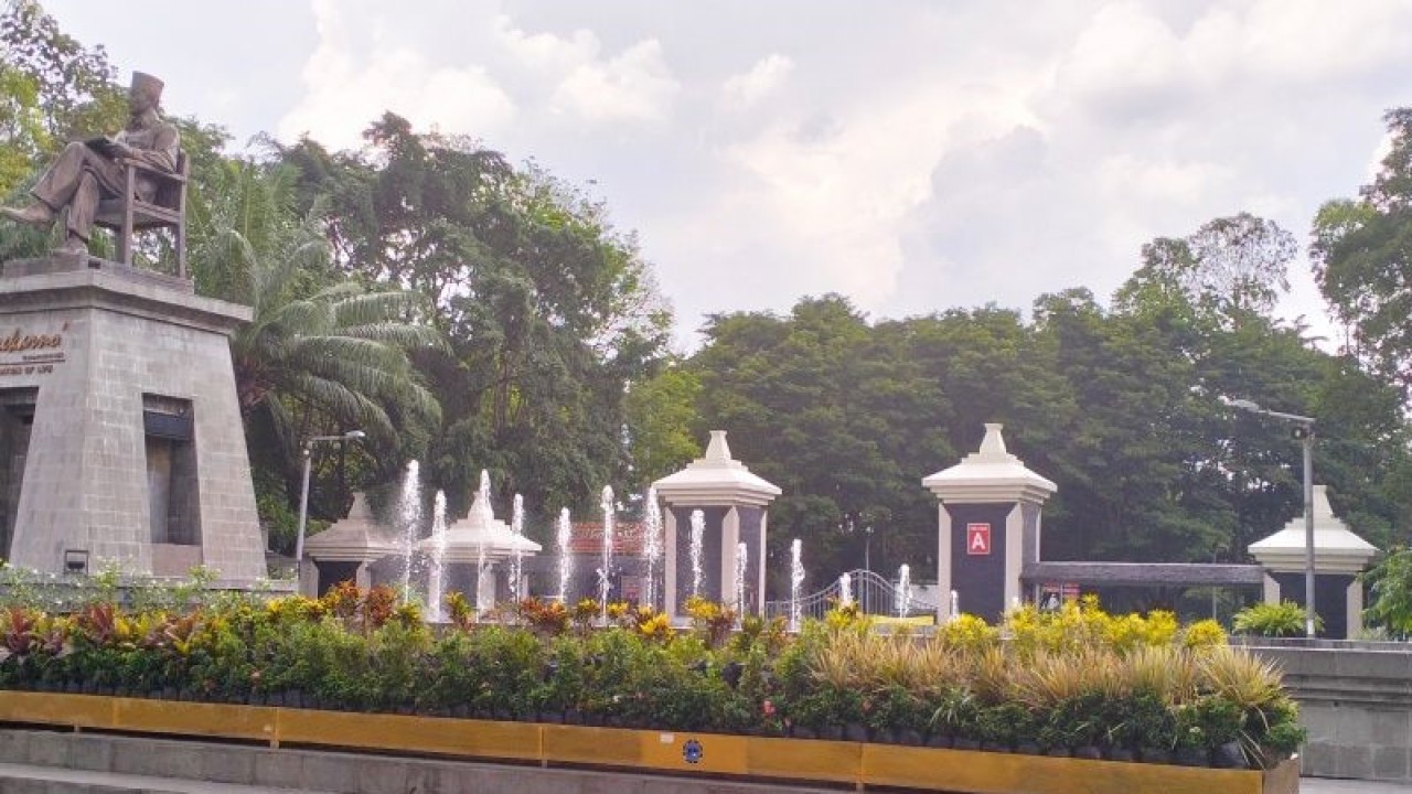 Stadion Manahan di Solo, Kamis (30/3/2023). ANTARA/Aris Wasita