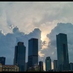 Suasana ibu kota Jakarta berlatar langit cerah berawan. (ANTARA/Dewa Ketut Sudiarta Wiguna/aa)-1678150693