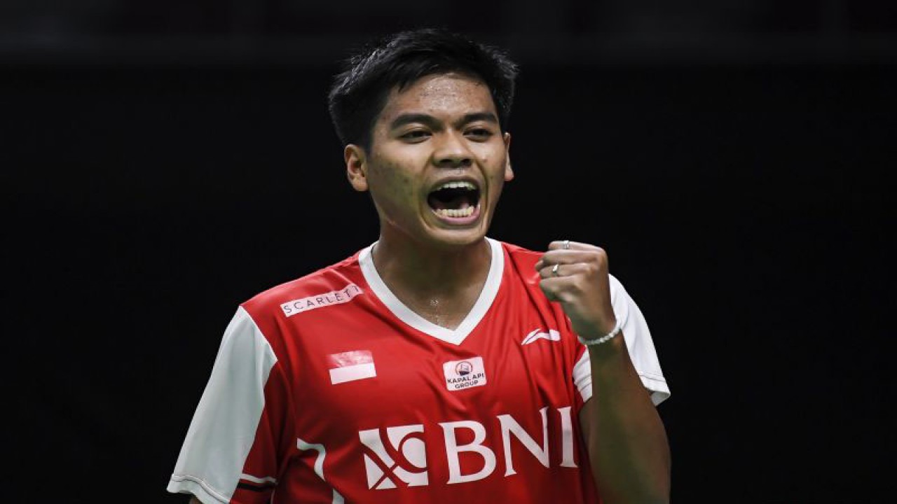 Ekspresi dari pebulu tangkis tunggal putra Indonesia Syabda Perkasa Belawa saat melawan pebulu tangkis tunggal putra Korea Selatan Yun Gyu Lee dalam pertandingan babak penyisihan grup A Piala Thomas 2022 di Impact Arena, Bangkok, Thailand, Rabu (11/5/2022). . ANTARA FOTO/M Risyal Hidayat/aww. (ANTARA FOTO/M RISYAL HIDAYAT)