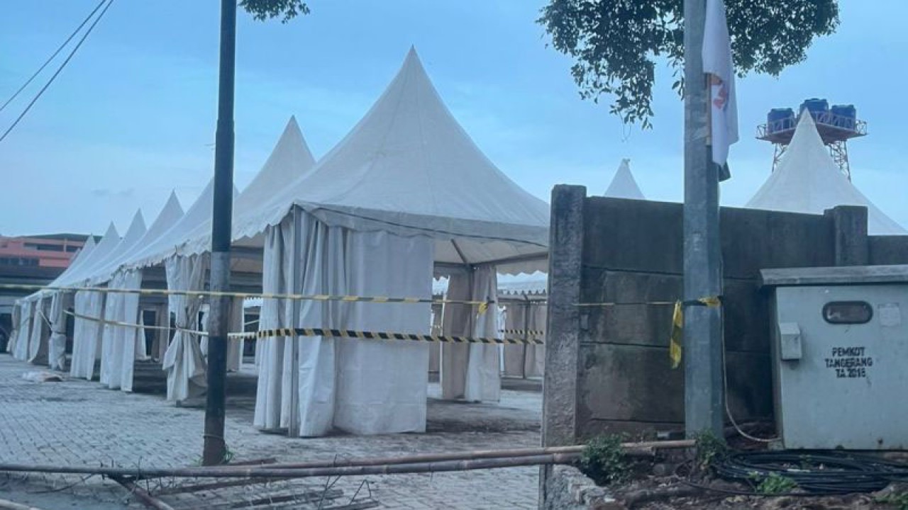 Lahan yang dijadikan taman jajan di Pasar Lama Tangerang disegel karena status lahan masih status quo dan kegiatan itu tak berizin. ANTARA/HO-Satpol PP Kab Tangerang