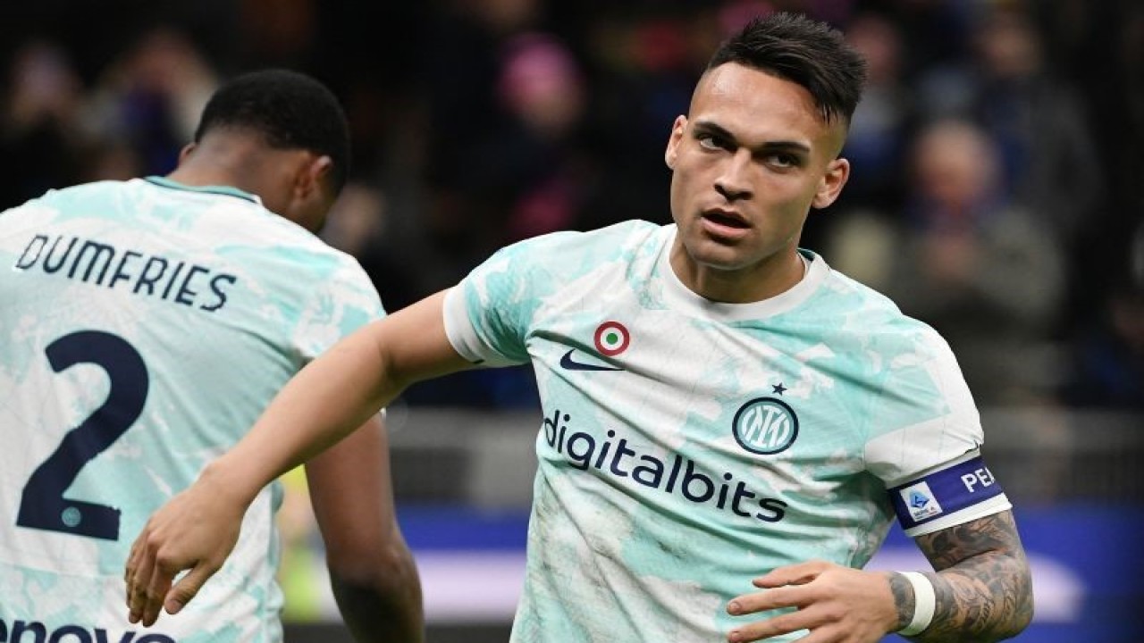 Selebrasi Lautaro Martinez setelah mencetak gol kedua Inter Milan dalam pertandingan Liga Italia lawan Lecce di Guiseppe Meazza pada 6 Maret 2023. ANTARA/AFP/ISABELLA BONOTTO