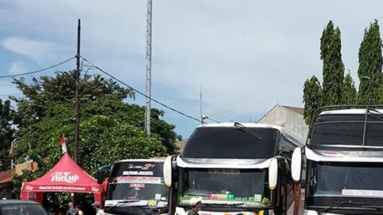 Suasana Terminal Kalideres, Jakarta Barat. ANTARA/Walda