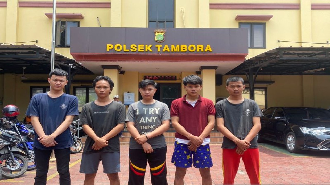 Tersangka pengeroyokan di kawasan Tambora, Jakarta Barat, Senin (13/3/2023) ANTARA / Ho Polsek Tambora