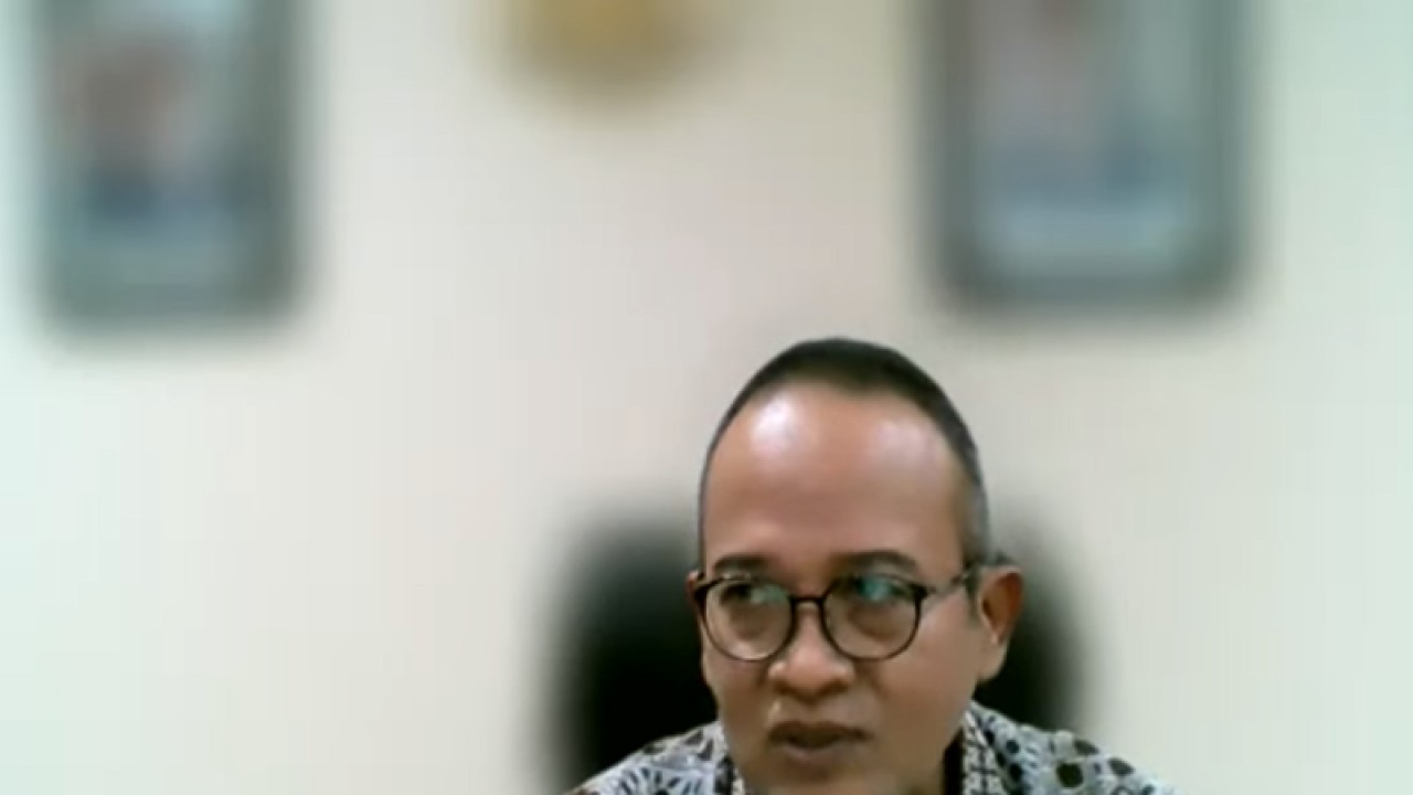 Sekretaris Eksekutif Tim Nasional Percepatan Penghapusan Kemiskinan (TNP2K) Suprayoga Hadi menyampaikan paparan dalam Diskusi Publik: Subsidi Energi dan Kemiskinan yang dipantau virtual di Jakarta, Rabu (8/3/2023). ANTARA/Martha Herlinawati Simanjuntak
