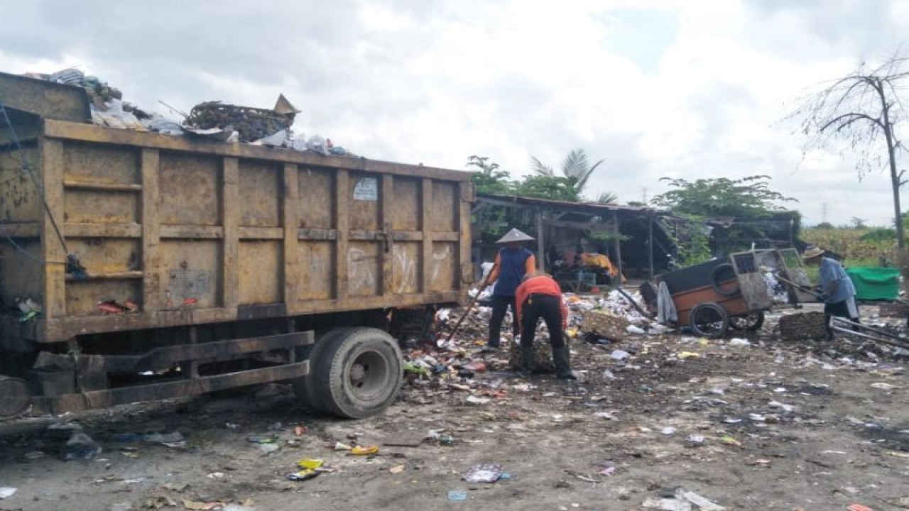 Salah satu TPS sampah di Kota Mataram, Provinsi Nusa Tenggara Barat (ANTARA/Nirkomala)