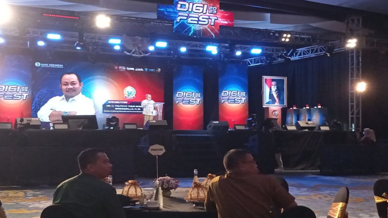 Suasana pembukaan South Sulawesi Digital Festival 2023 yang dibuka oleh Asisten III Bidang Administrasi Pemprov Sulsel H Tau Toto Ranggina di Makassar, Senin (20/3/2023). Antara/ Suriani Mappong