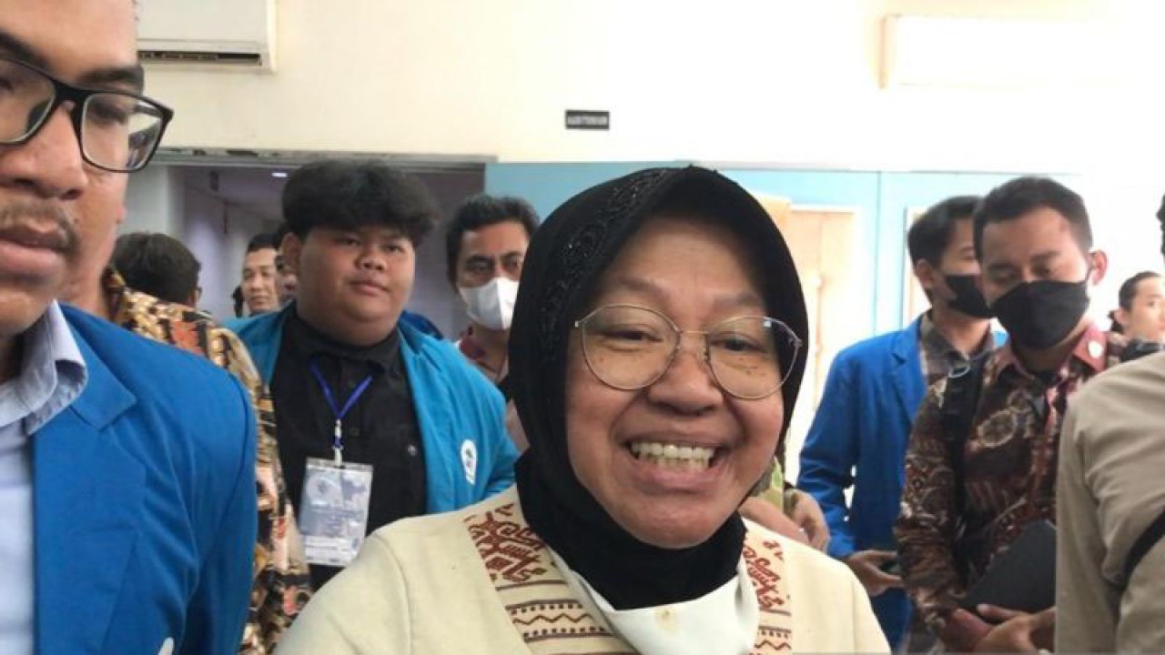 Menteri Sosial Tri Rismaharini ditemui di UIN Syarif Hidayatullah Jakarta, Selasa (14/3/2023). (Antara/Devi Nindy)