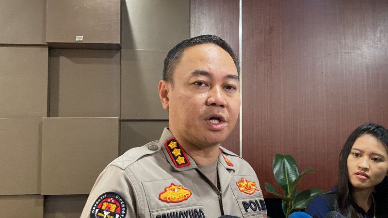 Kabid Humas Polda Metro Jaya Kombes Pol Trunoyudo Wisnu Andiko saat menjawab pers di Jakarta, Kamis (16/3/2023). ANTARA/Ilham Kausar