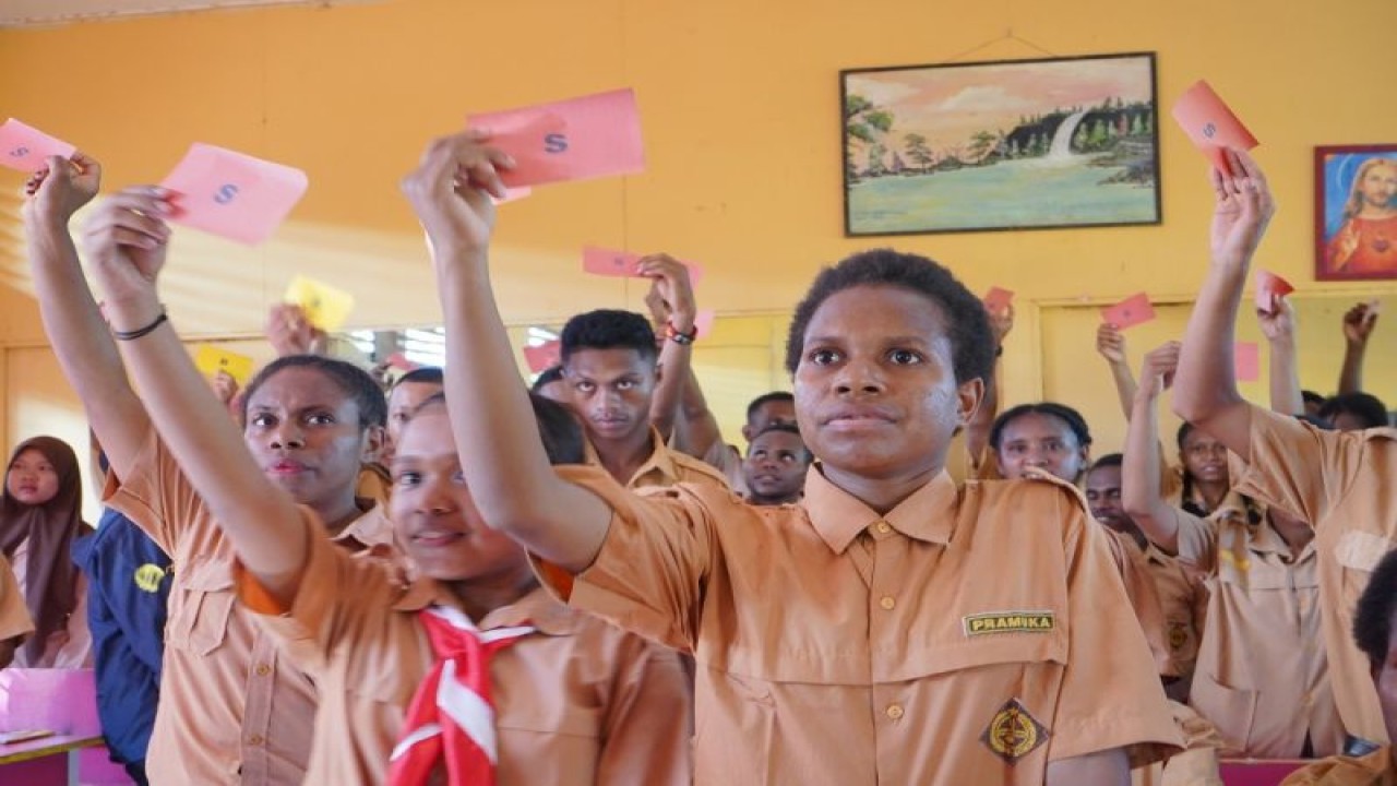 Sesi permainan edukasi yang diikuti oleh siswa SMKN 4 Boven Digoel, Provinsi Papua Selatan (ANTARA/HO-Humas TSE Group)