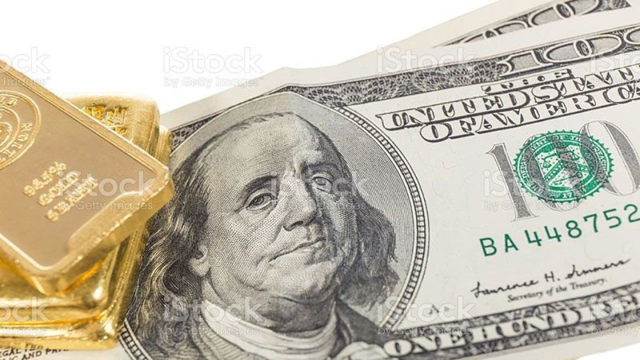 Uang kertas Dolar AS dan emas. ANTARA/Pixabay/pri. (ANTARA/Pixabay)