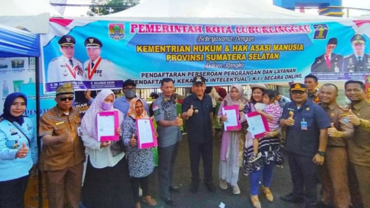 Kegiatan pendaftaran badan usaha perseroan perorangan bagi 100 UMKM di Kota Lubuklinggau, Sumatera Selatan, Jumat (30/3/2023). (ANTARA/HO/Yudi Abdullah/23)