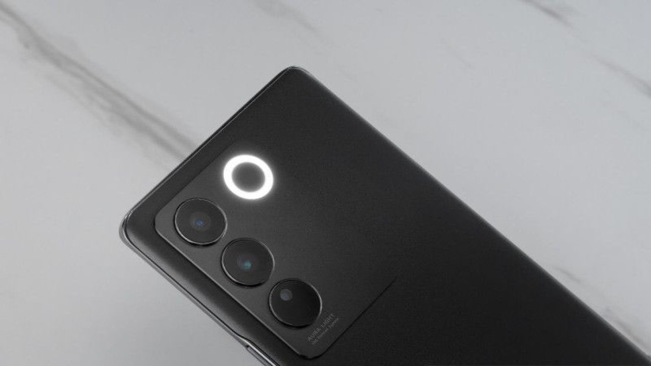 Tampilan belakang vivo seri V27 yang akan diluncurkan di Indonesia. (ANTARA/HO/vivo Indonesia)