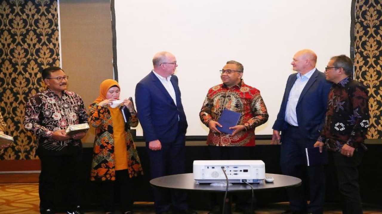Kementerian Ketenagakerjaan dengan Pearson Vue dan Certiport membuka peluang kerja sama di Bali, Sabtu (25/3/2023). (ANTARA/HO-Kemnaker)