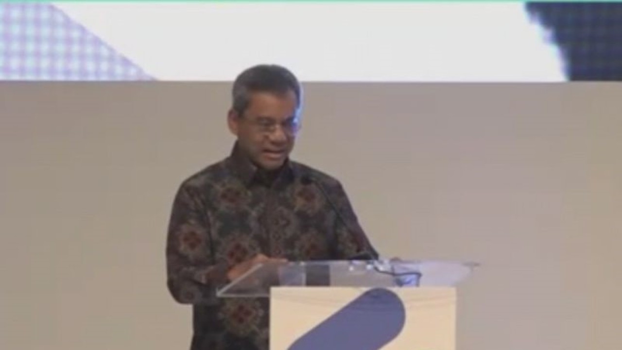 Wakil Menteri Keuangan (Wamenkeu) Suahasil Nazara dalam Seminar Standard Chartered Bank World of Wealth (WOW) ke-19 yang dipantau secara daring di Jakarta, Selasa (07/03/2023). (ANTARA/Agatha Olivia Victoria)