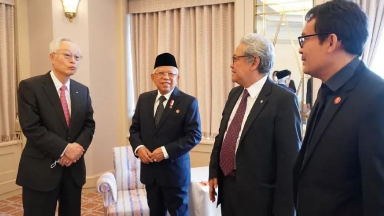 Wakil Presiden (Wapres) KH Ma'ruf Amin melakukan pertemuan dengan Chairman Ezaki Glico Co. Ltd., Ezaki Katsuhisa di Hotel Imperial Osaka, Jepang, pada Senin (6/3/2023). (SK-BPMI, Setwapres)