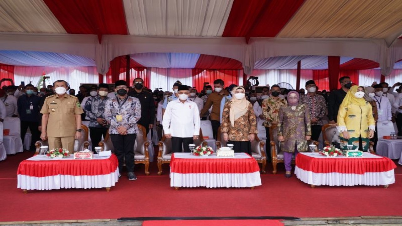 Wakil Presiden Ma'ruf Amin saat menghadiri Hari Desa Asri Nusantara 2023 di Riau, Senin (20/3/2023). ANTARA/HO-BPMI Setwapres