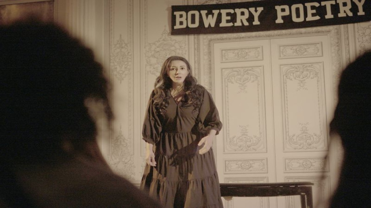 Aktris dari Regina Art, Joane Win, monolog Cotton Candy yang disadur dari Ruang Arumanis di New York, Amerika Serikat, pada peringatan Hari Perempuan Internasional. (ANTARA/HO- Dokumentasi Pribadi)
