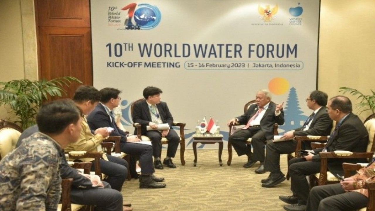Dokumen - Pertemuan Menteri PUPR Basuki Hadimuljono dengan General Manager K-Water dan Secretary General Asia Water Council Cho Yong Deok di sela-sela Kick Off Meeting World Water Forum ke-10 di Jakarta, Kamis (16/2/2023). ANTARA/ HO - Kementerian PUPR