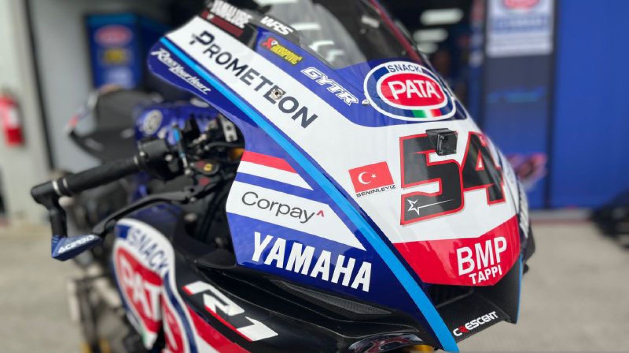 Livery spesial dari tim balap Pata Yamaha yang ditampilkan khusus untuk WSBK 2023 putaran kedua di Sirkuit Internasional Mandalika, Lombok Tengah, Nusa Tenggara Barat, Jumat (3/3/2023). (ANTARA/Arnidhya Nur Zhafira)