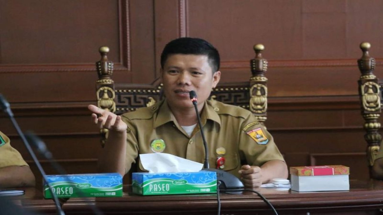 Pelaksana Tugas Kepala Dinas Pemberdayaan Masyarakat dan Desa Kota Pariaman Yalvi Endri (ANTARA/ Aadiaat MS)