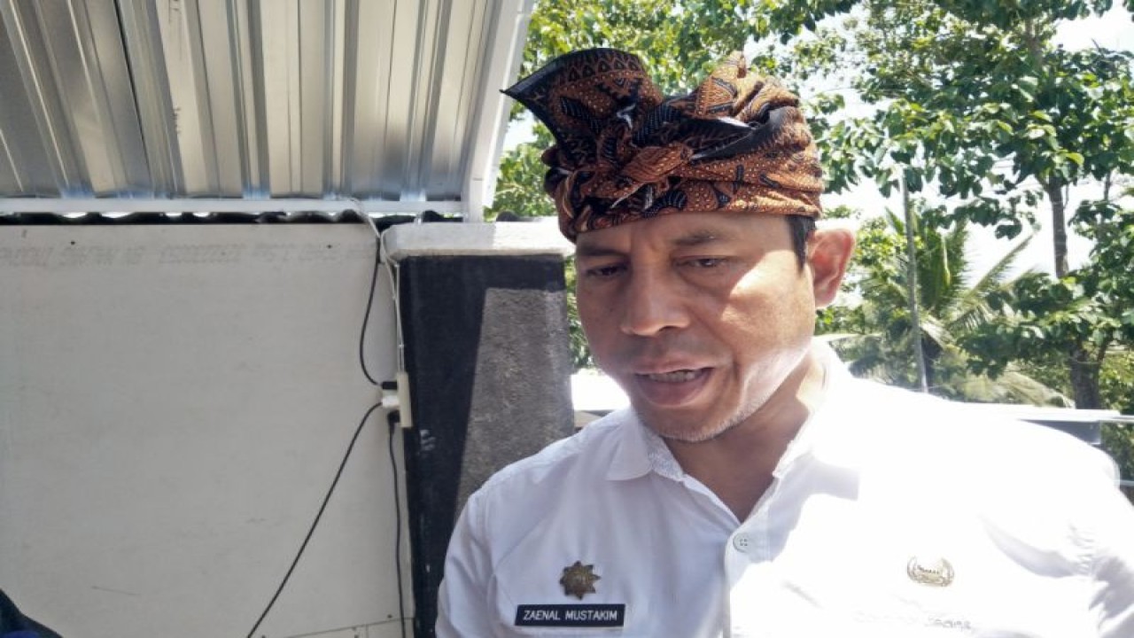 Kepala Dinas Pemberdayaan Masyarakat dan Desa Kabupaten Lombok Tengah, Zaenal Mustakim. (ANTARA/Akhyar)