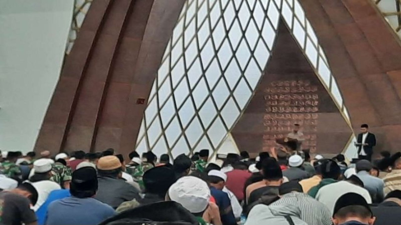 Sebanyak 1.000 marbot muda se-Jawa Barat diberi pelatihan tentang kesiagaan bencana dengan tujuan agar mereka dapat beradaptasi dengan bencana, di Masjid Raya Al Jabbar, Kota Bandung, selama tiga hari dari tanggal 11-13 April 2023. (ANTARA/HO-Humas Pemda Jawa Barat)