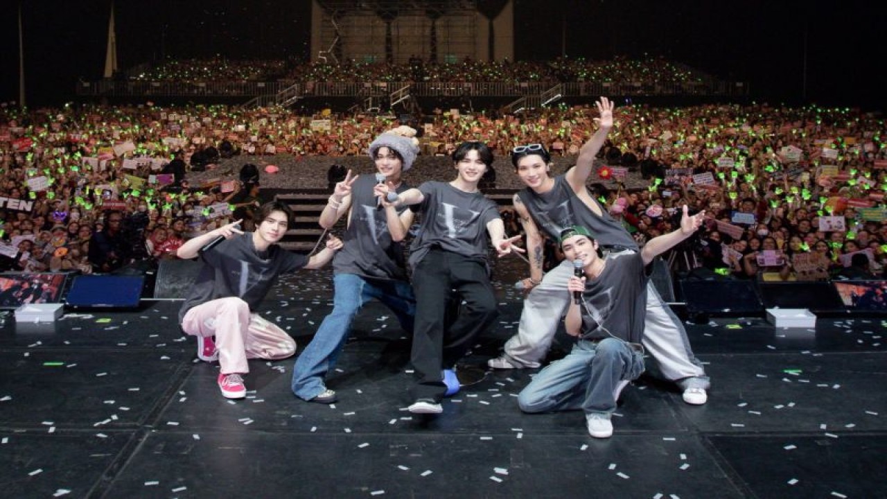 Grup idola WayV dalam gelaran acara "2023 WayV Fanmeeting Tour [Phantom]’ in JAKARTA" di ICE BSD, Tangerang, Sabtu (29/4/2023). (Twitter.com/WayV_official)