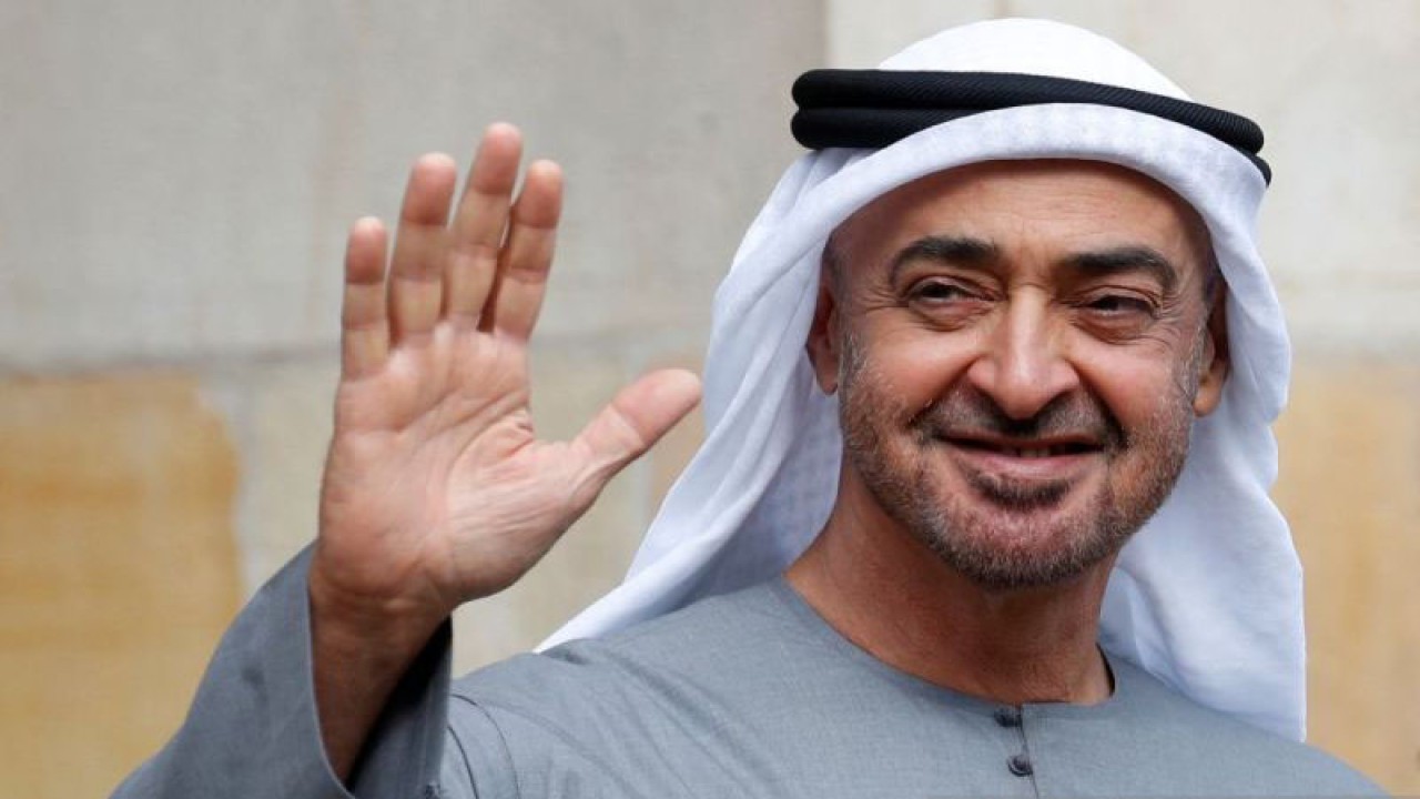 Arsip - Putra Mahkota Abu Dhabi Sheikh Mohammed bin Zayed al-Nahyan tiba di Chateau de Fontainebleau, Paris, Prancis, pada 15 September 2021. (ANTARA/REUTERS/Gonzalo Fuentes/as)