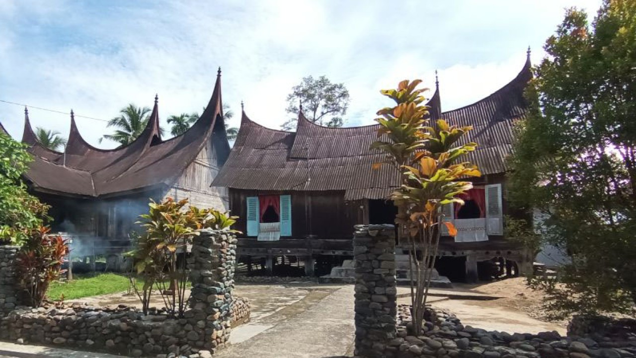 Desa Wisata Perkampungan Adat Sijunjung.(ANTARA/Miko Elfisha)