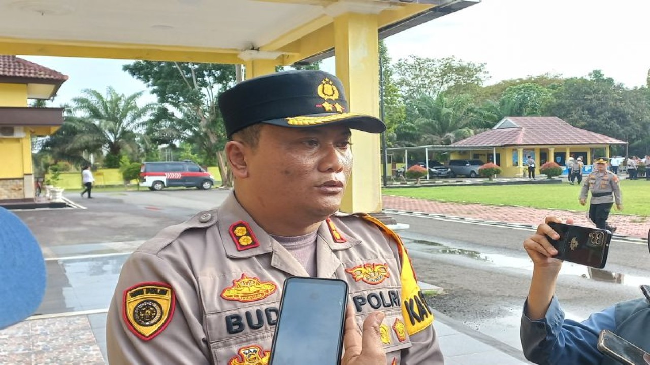 Kapolres Bangka Tengah AKBP Dwi Budi Murtiono (ANTARA/Ahmadi)