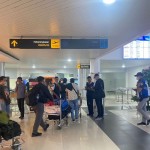 Aktifitas penumpang di Bandara Internasional Pattimura Ambon. ANTARA/Penina F Mayaut-1682506390