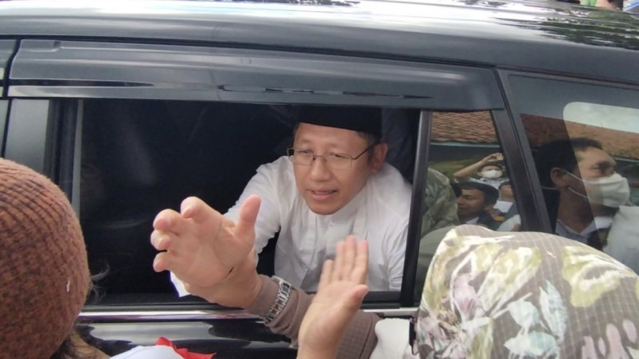 Mantan Ketua Umum Partai Demokrat Anas Urbaningrum usai bebas dari Lapas Sukamiskin, Kota Bandung, Jawa Barat, Selasa (11/4/2023). ANTARA/Bagus Ahmad Rizaldi
