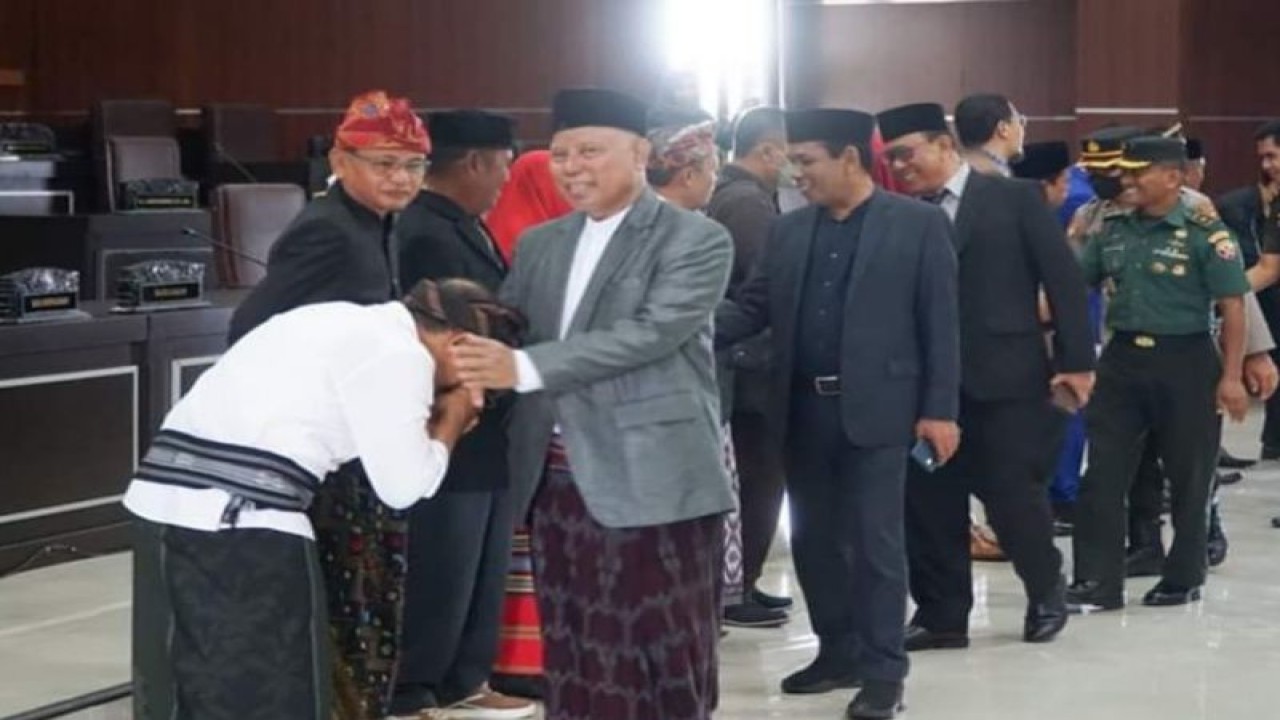Bupati Lombok Timur, Nusa Tenggara Barat, HM Sukiman Azmy saat acara sidang paripurna penyampaian LKPJ di kantor DPRD setempat, Kamis (13/4/2023) (ANTARA/Humas Pemkab Lombok Timur)