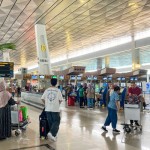 Arus penumpang di Terminal 3 Bandara Soekarno-Hatta, Tangerang, Senin (17/4/2023). (ANTARA/Imamatul Silfia)-1681723775