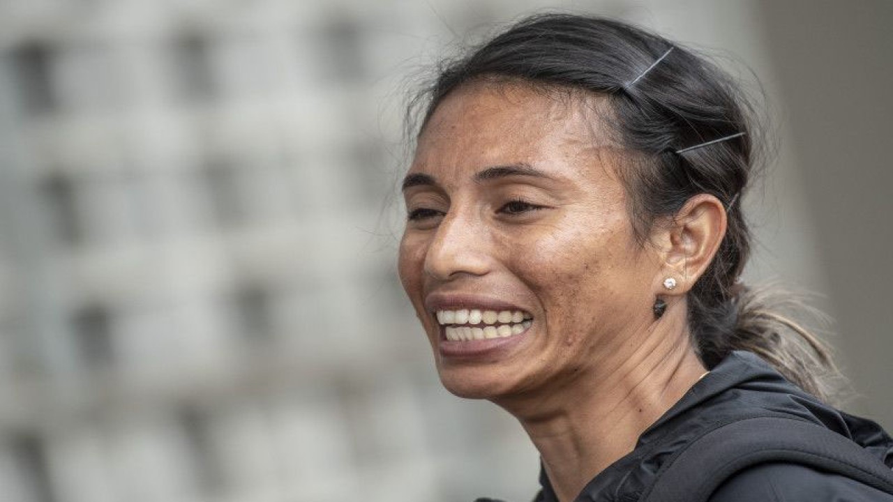 Atlet atletik nomor lompat jauh Maria Natalia Londa saat mengikuti Pemusatan Latihan Nasional (Pelatnas) SEA Games Kamboja 2023 di Lapangan Madya, Gelora Bung Karno, Jakarta, Selasa (28/3/2023). . ANTARA FOTO/Muhammad Adimaja/foc. (ANTARA FOTO/MUHAMMAD ADIMAJA)