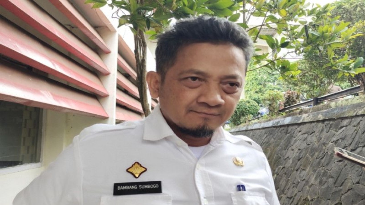 Arsip- Kepala Dinas Perhubungan Provinsi Lampung Bambang Sumbogo saat memberi keterangan. ANTARA/Ruth Intan Sozometa Kanafi.